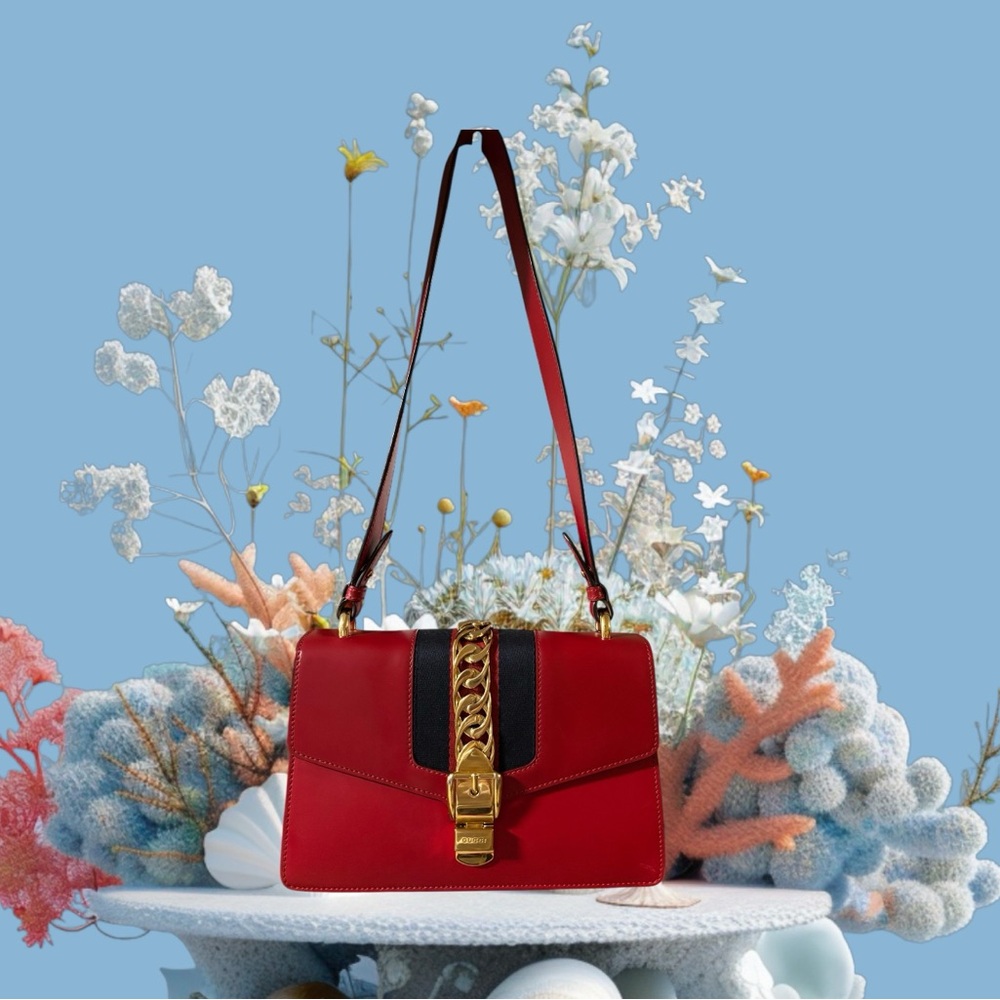 Gucci Silvey  Red and navy Shoulder Bag with Gold Chain